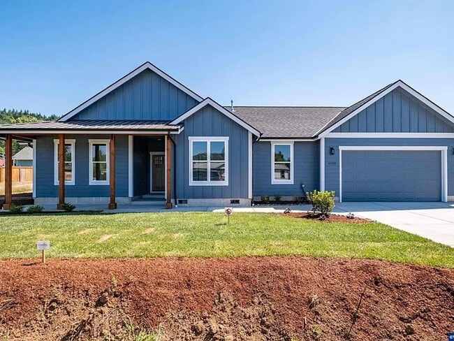 Building Photo - 4 Bedroom 2 Bath House