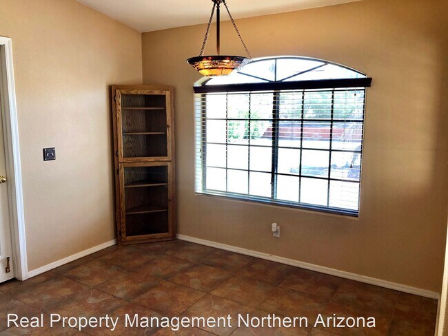 Building Photo - 3 br, 2 bath House - 2405 E. Nez Perce Rd.