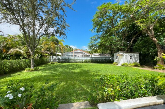 Foto del edificio - 6415 SW 82nd St