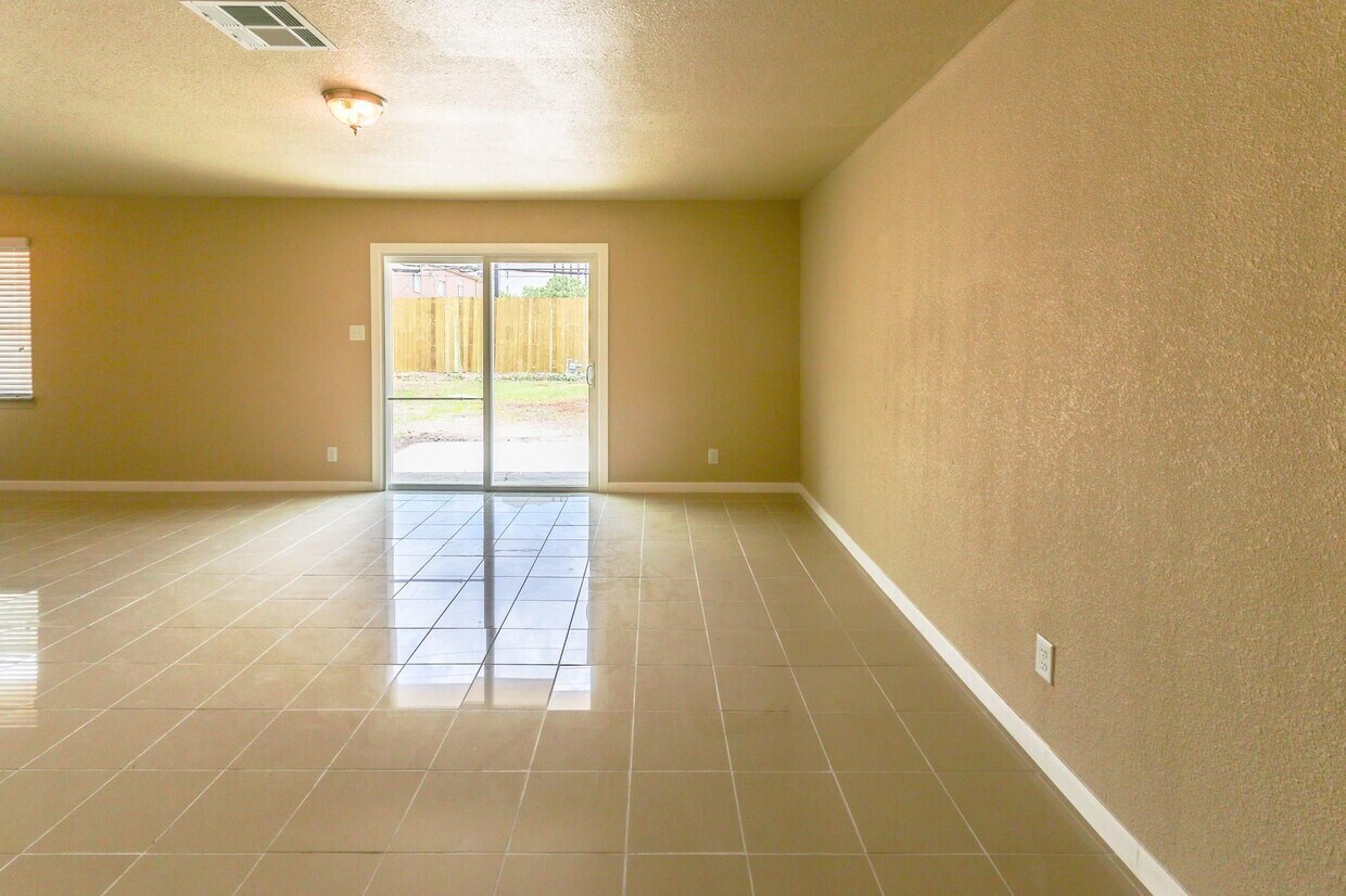 Building Photo - 7626 Troulon Dr