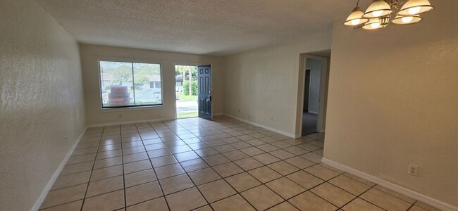 Building Photo - 605 Northlake Blvd