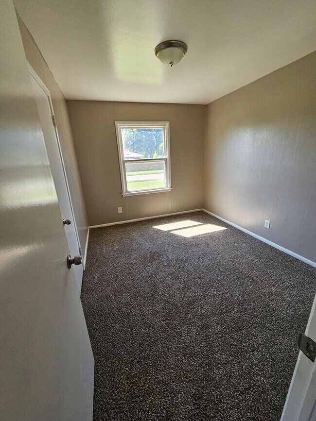 Foto del edificio - 4 Bedroom House Available now in Del City