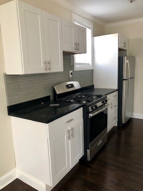 Foto del edificio - 3839 N Greenview Ave