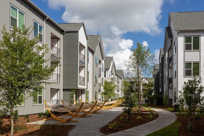 Foto del edificio - 2403 Mall Dr