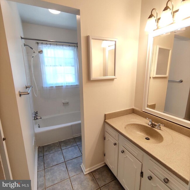 Building Photo - 9534 Old Creek Dr