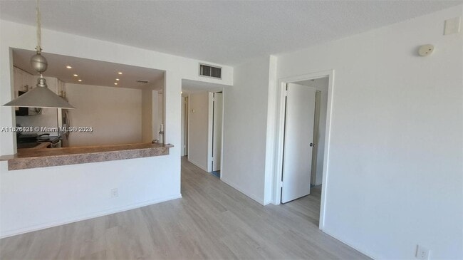 Building Photo - 2200 E Hallandale Beach Blvd