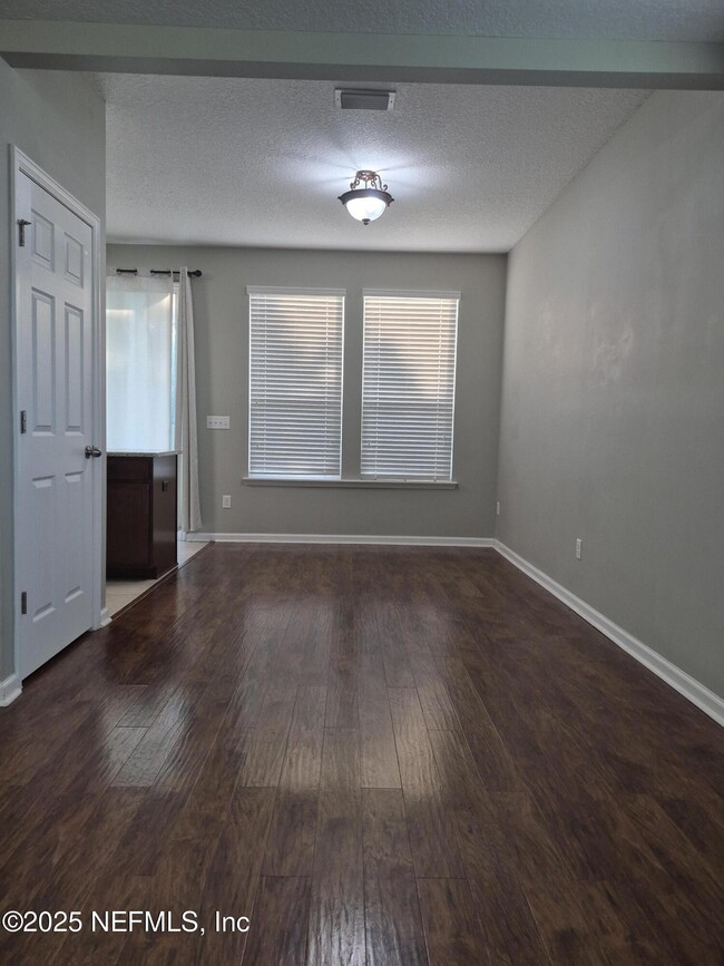Building Photo - 653 Reese Ave