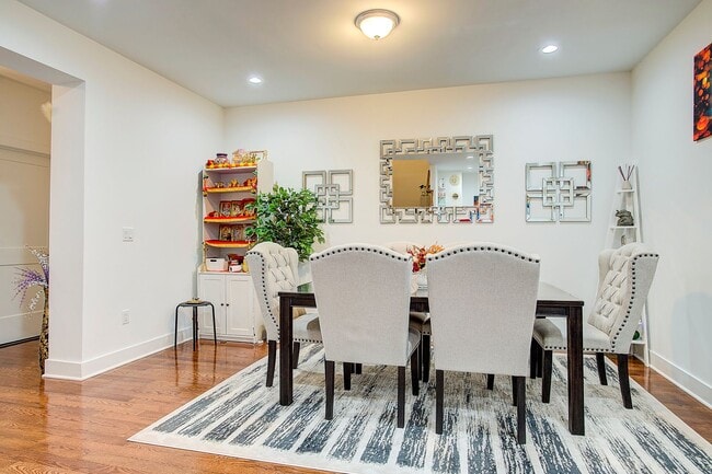 Building Photo - 100 Valentino Dr