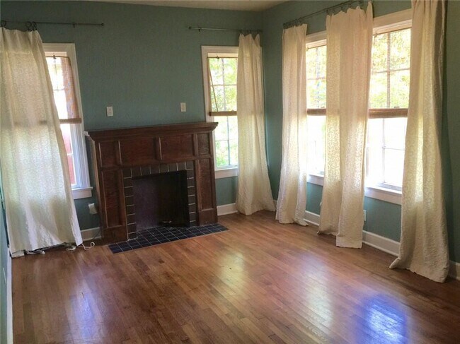 Foto del edificio - 915 E 39th St