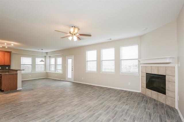 Foto del edificio - 533 Crown Oaks Dr