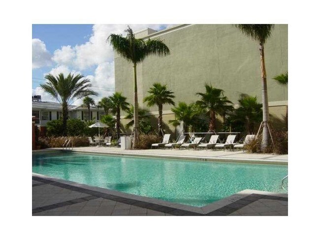 Foto del edificio - 2401 NE 65th St