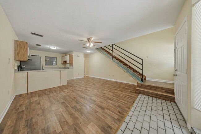 Foto del edificio - Spacious 2 bedroom townhouse with an additional loft located near TCC!