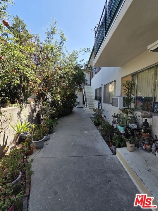 Building Photo - 1532 N Harvard Blvd