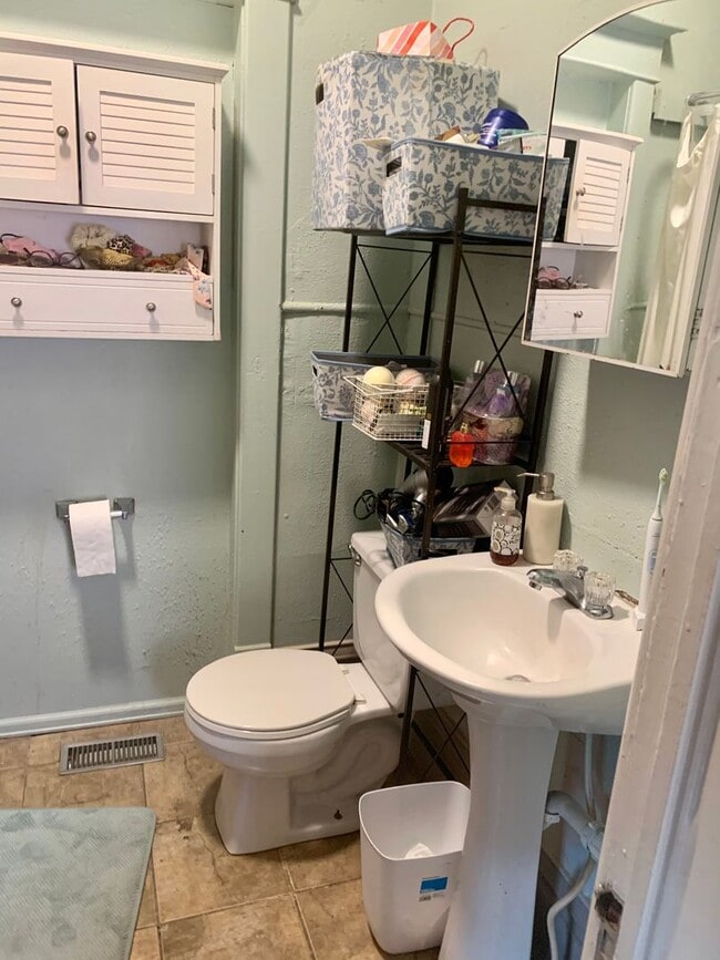 Building Photo - 1017 17th St