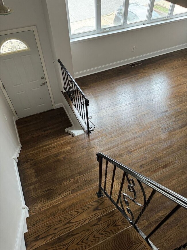 Foto del edificio - 3-Bedroom Townhome in Parkwood with Finished Basement! Available NOW!