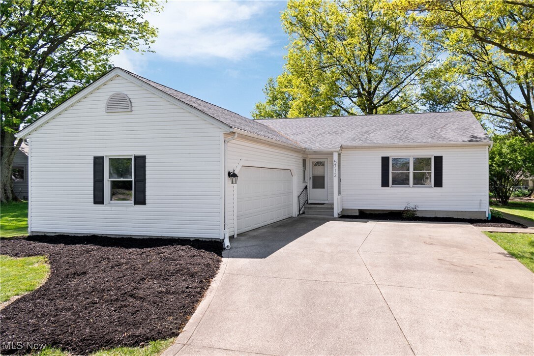 Foto principal - 5712 Burns Rd