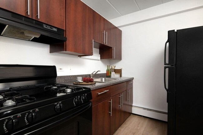 Cocina STUD - 500 W. Belmont