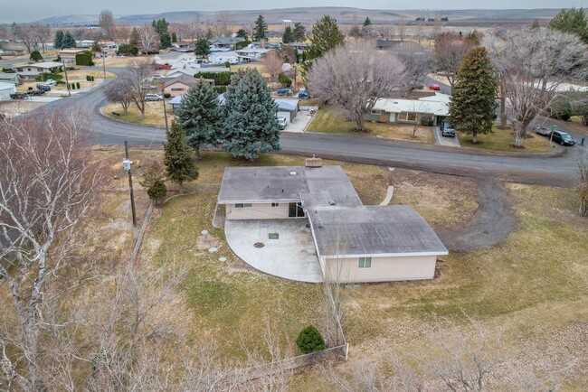 Building Photo - Home on The 9th Fairway in Soap Lake!!