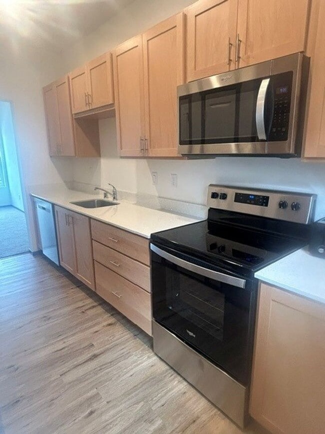 Building Photo - Windergreen Townhome