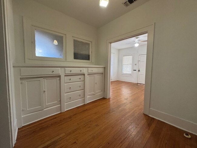 Building Photo - 2014 W Mulberry Ave