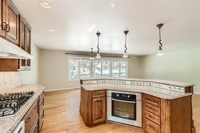 Building Photo - 11315 Lanewood Cir, Eden Prairie, MN, 55344