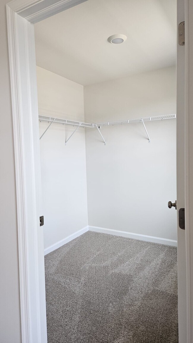 Building Photo - 33 Elliot Ln