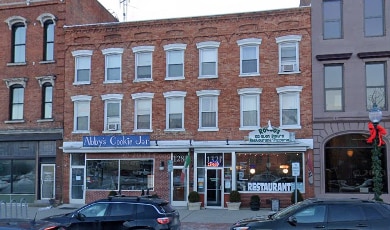Building Photo - 128 Glen St