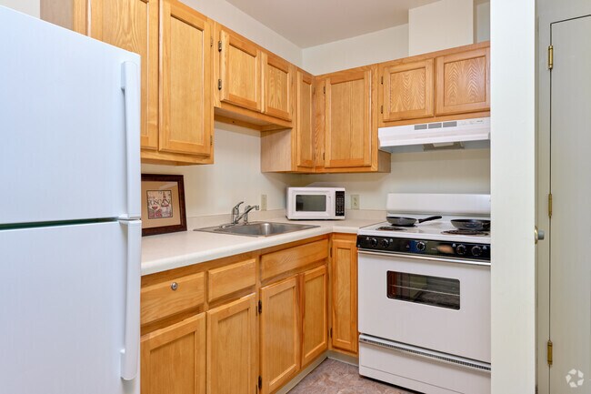 Estudio - 475 pies cuadrados - Cocina - Parkwood Heights- Senior Living