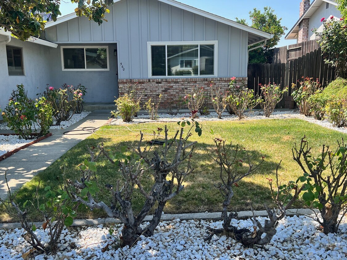 Front View of Home - 560 Burlington Dr