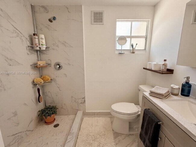 Foto del edificio - 15841 NW 18th Pl