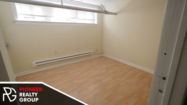 Building Photo - 4433 N Wolcott Ave