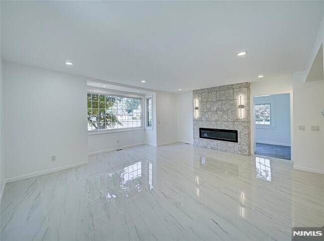 Building Photo - 217 Heywood Ave