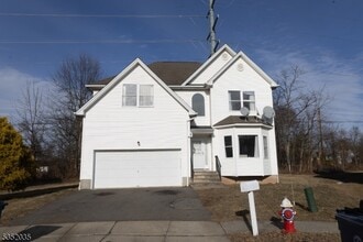 Building Photo - 13 Cottage Way