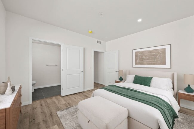 Building Photo - 13853 Victory Blvd