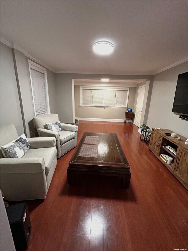 43 Willis Ave, Syosset, NY 11791 Room for Rent in Syosset, NY