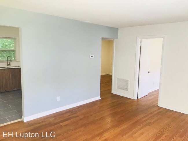 Building Photo - 2 br, 1 bath Apartment - 3801 Lupton Circle