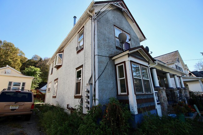 Building Photo - Sussex 3-Family