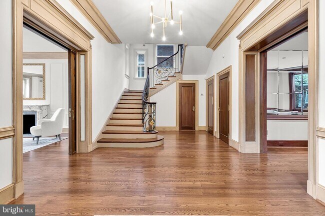 Foto del edificio - 2303 Bancroft Pl NW