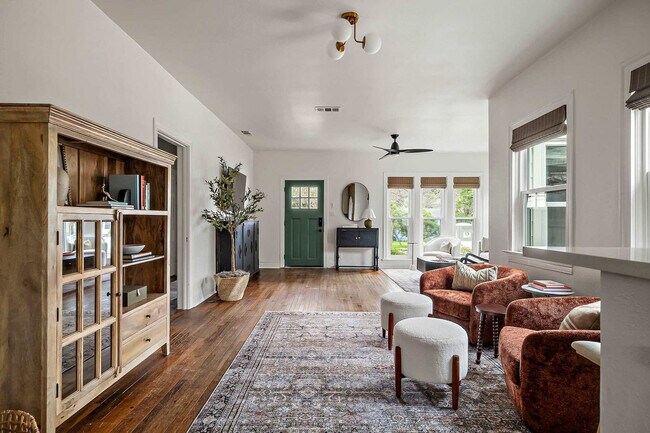 Foto del edificio - 3308 Robinson Ave