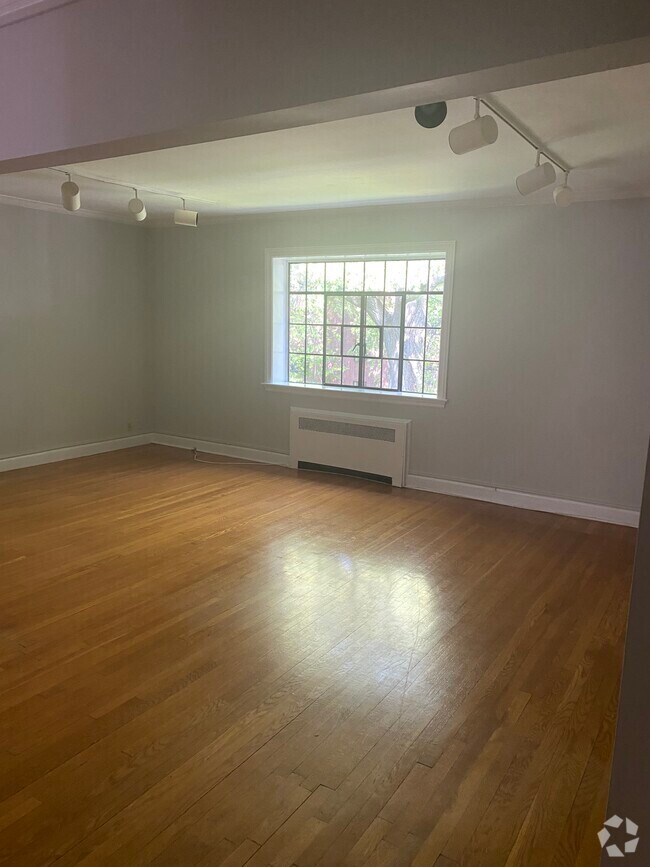 Building Photo - 100 Sewall Ave