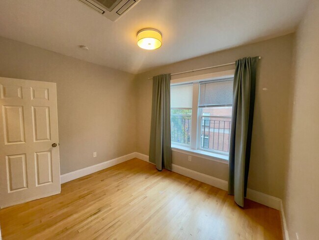 Building Photo - Gardner St Allston - 2bed / 1bath - No Fee - Modern Apartment
