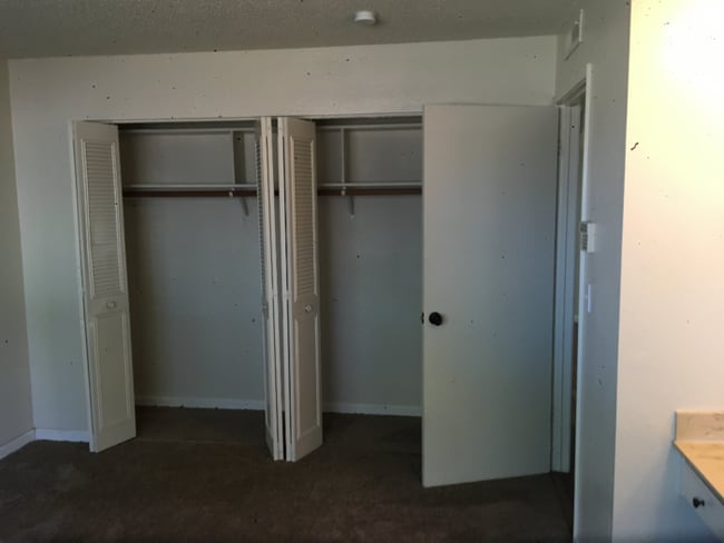 Building Photo - Charming 2-Bedroom Duplex in Cordova Towne West