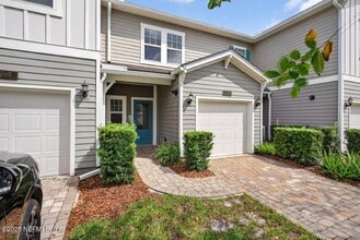 Building Photo - 64 Pindo Palm Dr