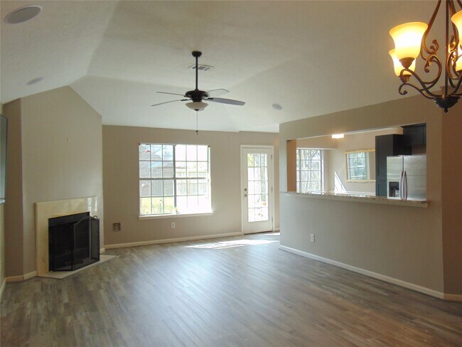 Foto del edificio - 1809 Edinburg Ave