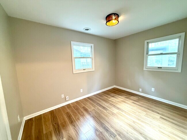 Foto del edificio - 916 E Fairlawn Dr