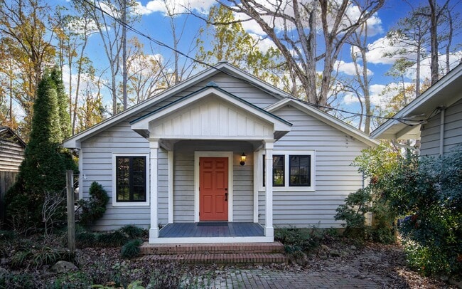 Adorable 1 Bed, 1 bath cottage available late July - Amazing Location! - Adorable 1 Bed, 1 bath cottage available late July - Amazing Location! House