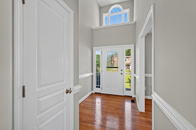 Foto del edificio - 147 Watersedge Ln