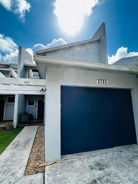 Building Photo - 1715 Woodbridge Lakes Cir