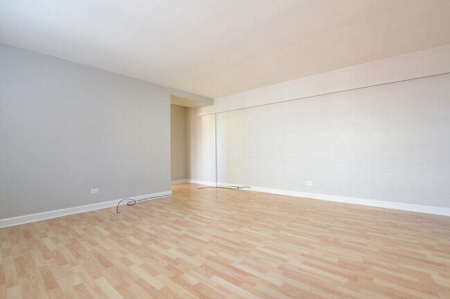 Foto del edificio - 4970 N Marine Dr