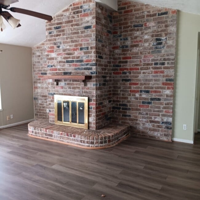 Building Photo - 13807 Towne W Blvd